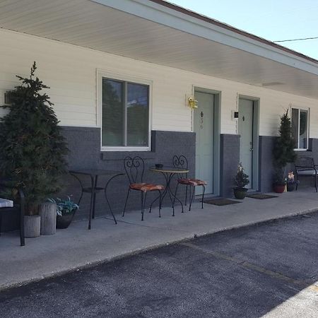 Bear Cove Inn Saint Ignace Bagian luar foto