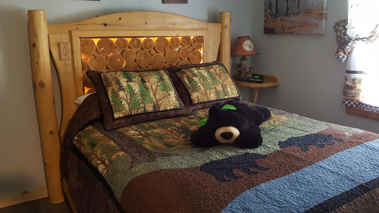 Bear Cove Inn Saint Ignace Bagian luar foto