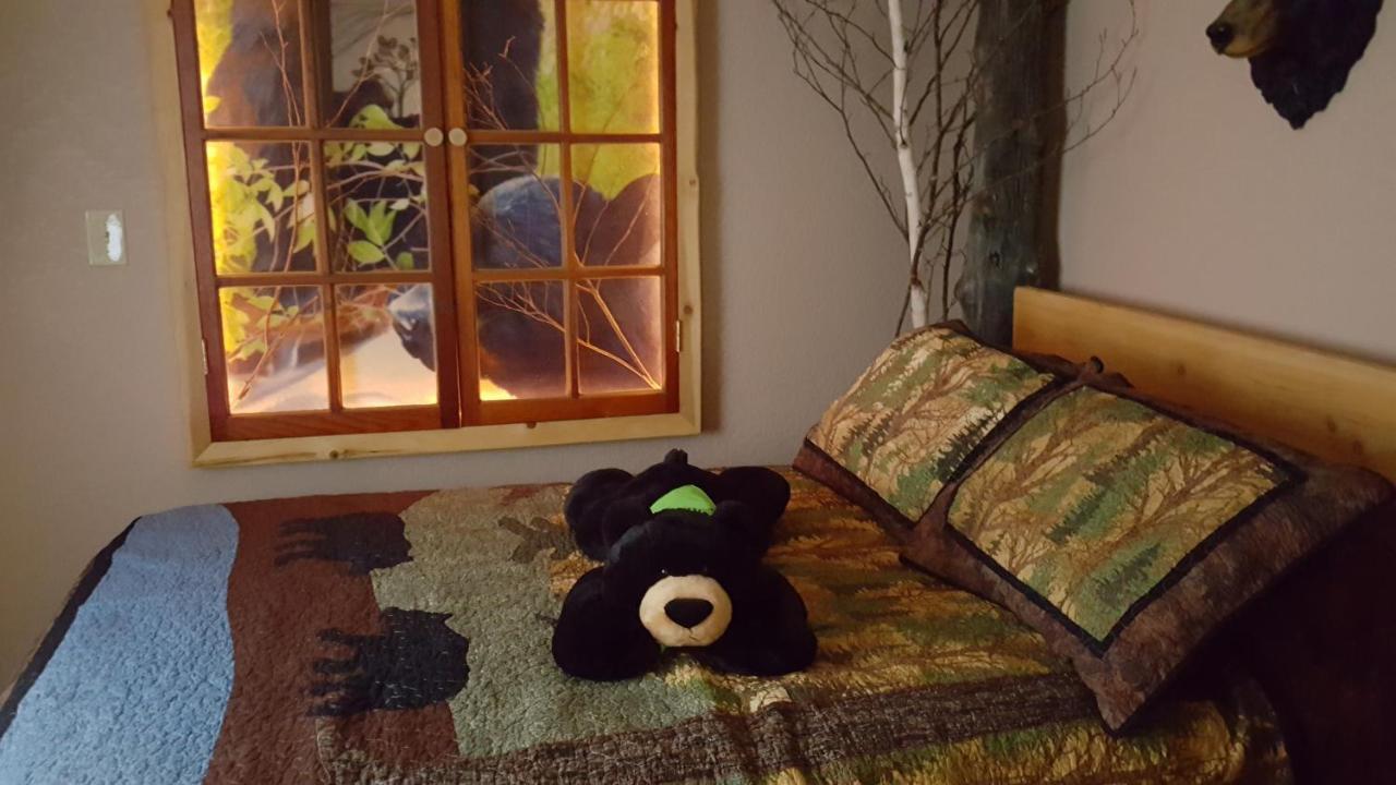 Bear Cove Inn Saint Ignace Bagian luar foto