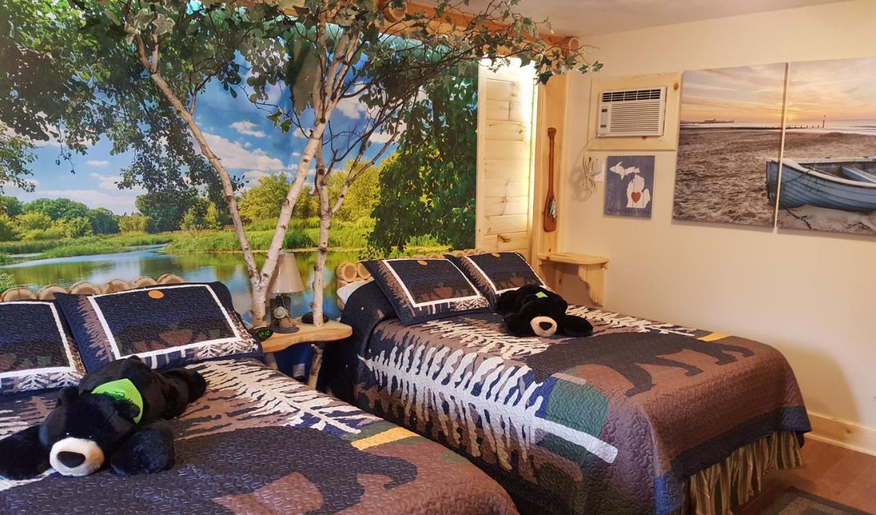 Bear Cove Inn Saint Ignace Bagian luar foto