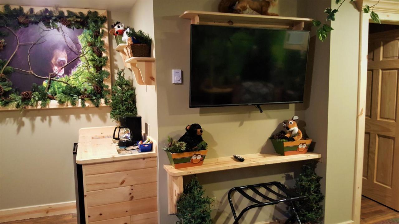 Bear Cove Inn Saint Ignace Bagian luar foto