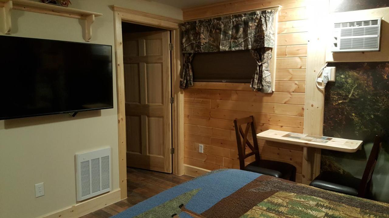 Bear Cove Inn Saint Ignace Bagian luar foto