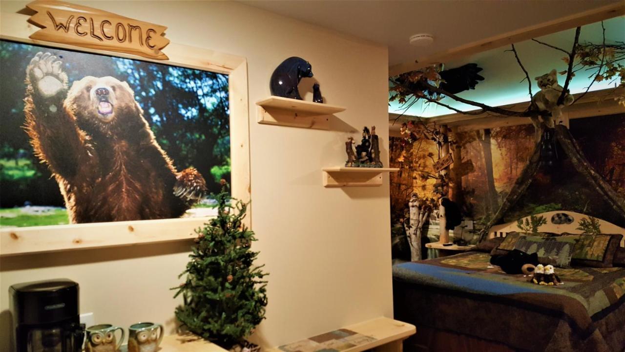 Bear Cove Inn Saint Ignace Bagian luar foto
