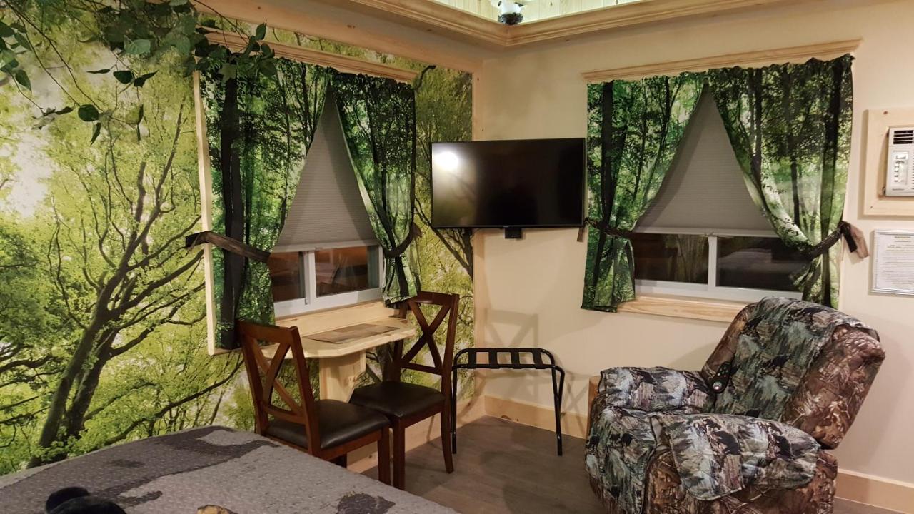 Bear Cove Inn Saint Ignace Bagian luar foto